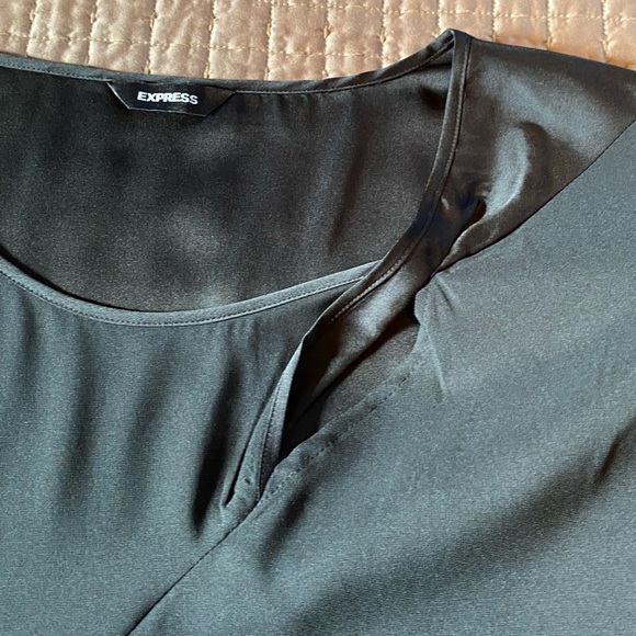 EXPRESS NWOT MATTE SATIN T-SHIRT TOP - Picture 4 of 5